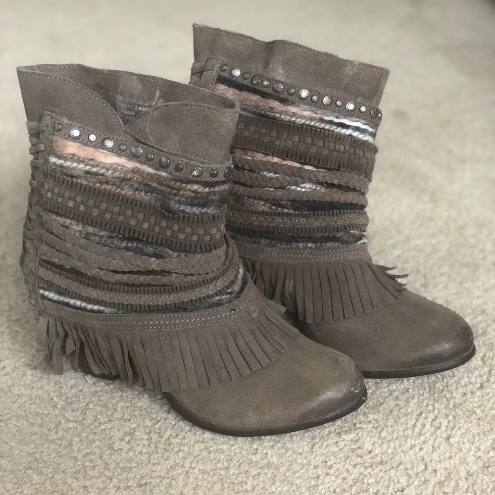Naughty Monkey Poncho ankle boots in grey